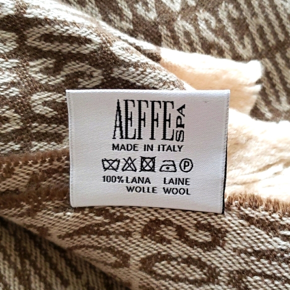 NWOT Moschino Wool Blanket Scarf Brown Tan Moschino Blanket Scarf w/ Tan Fringe - Picture 11 of 16